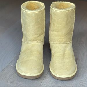 Ugg Boots Yellow Classic Short W Size 6. Excellent condition.